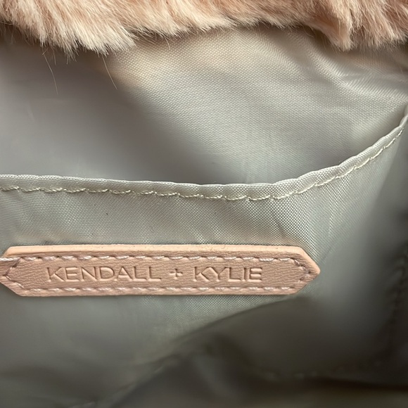 Kendall & Kylie Light Pink Faux Fur Double Strap Shoulder Bag Approx 10" X 7" - Picture 8 of 14